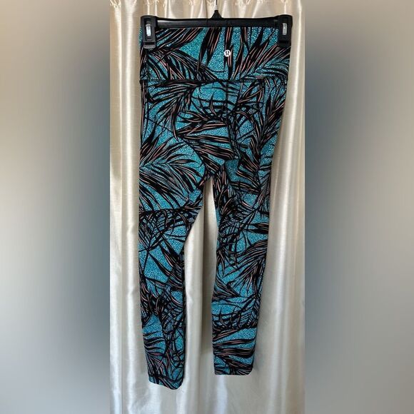 Lululemon High Times Pant Palm Lace Tofino Teal Multi Size 4 7/8- length EUC - Picture 3 of 10